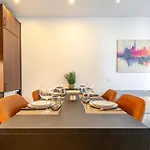 Parisien Ideal Quartier Chic