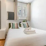 Parisien Ideal Quartier Chic Апартаменты *