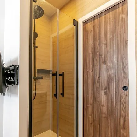 Parisien Ideal Quartier Chic *