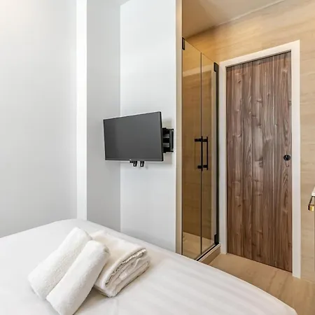 Parisien Ideal Quartier Chic