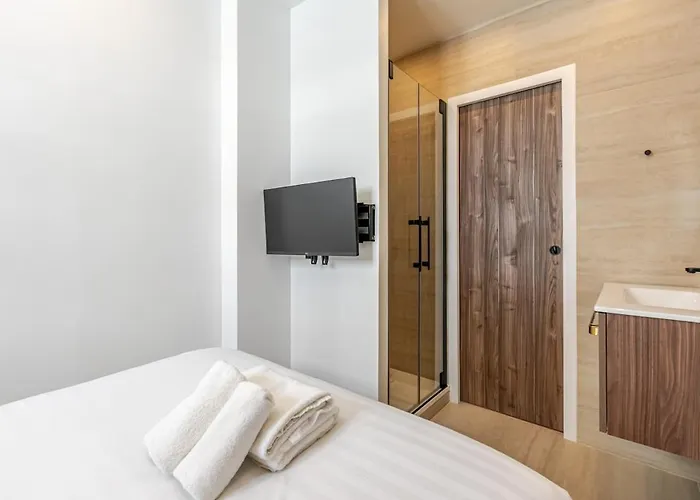 Parisien Ideal Quartier Chic