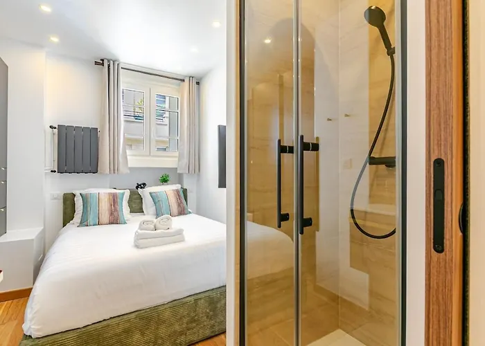 Parisien Ideal Quartier Chic *